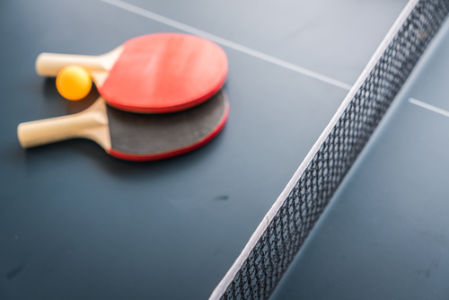 Kerti játék: pingpong, csocsó, krétatábla